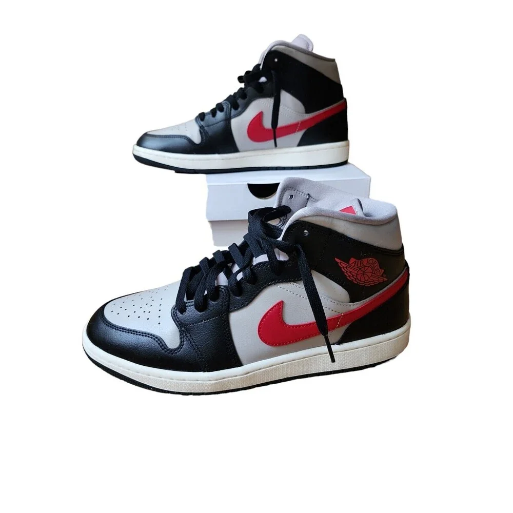 Nike Air Jordan Sneakers Women's Size 11 Black Gray Red 1 Mid College Classic